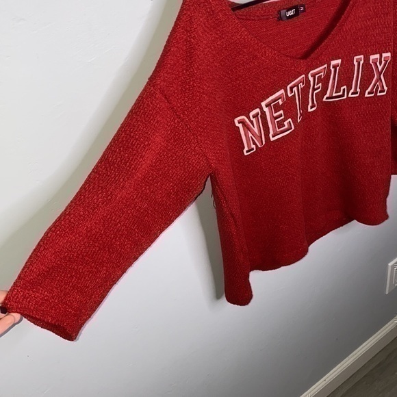 NETFLIX red long sleeve cozy boxy sweater. - Picture 4 of 8